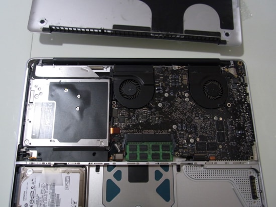 MacBook Pro 15インチ のメモリを8GBへ増設(換装) しましたMacBook Proの裏蓋を開ける(5)