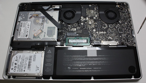MacBook Pro 15" (Early 2011) のメモリを8GBへ換装したMacBook Pro 15インチ (Early 2011) 裏側