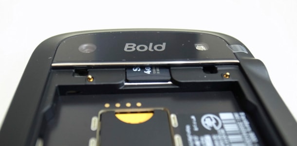 docomo版 BlackBerry Bold 9900 を購入《開封～気づき》docomo版 BlackBerry Bold 9900 レビュー｜付属品