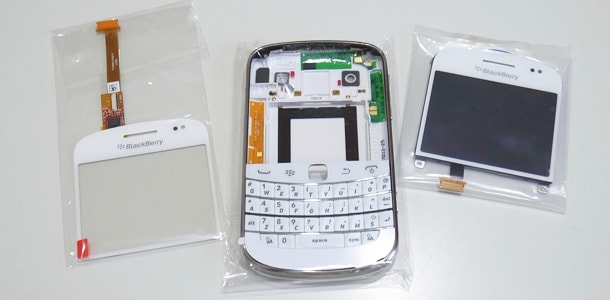 BlackBerry Bold 9900 を外装交換でホワイトにしてみたBold 9900 用のホワイト外装セット