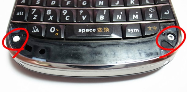 BlackBerry Bold 9900 を外装交換でホワイトにしてみた外装を外す:キーボード(1)