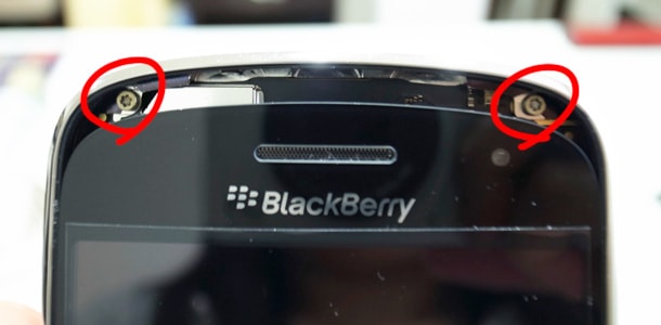 BlackBerry Bold 9900 を外装交換でホワイトにしてみた外装を外す:ミドルケース(3)