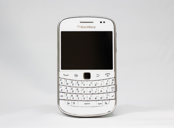 BlackBerry を振り返る《Bold 9000 〜 Priv まで》BlackBerry を振り返る (Bold 9900 white)