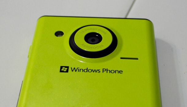 Windows Phone 7.5 (IS12T) を買いました《開封まで》Windows Phone 7.5（IS12T）外観 (4)