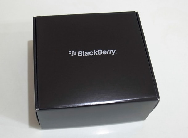 docomo版 BlackBerry Bold 9900 レビュー｜外箱 (2)