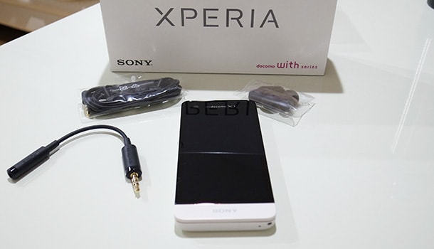 Xperia SX (SO-05D) ホワイト 外観レビュー(2)