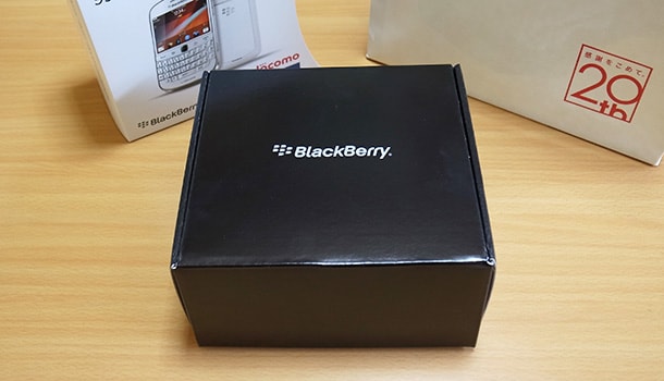 docomo版 BlackBerry Bold 9900 ホワイト開封の儀 (2)