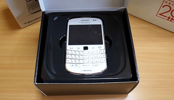 docomo版 BlackBerry Bold 9900 ホワイト開封の儀 (3)