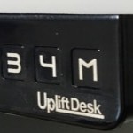 スタンディングデスクを5年使い、電動昇降デスクでさらに快適になった話 -image